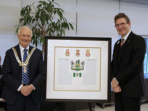 Governor General David Johnston and Dr. Lane Trotter unveil the Coat of Arms