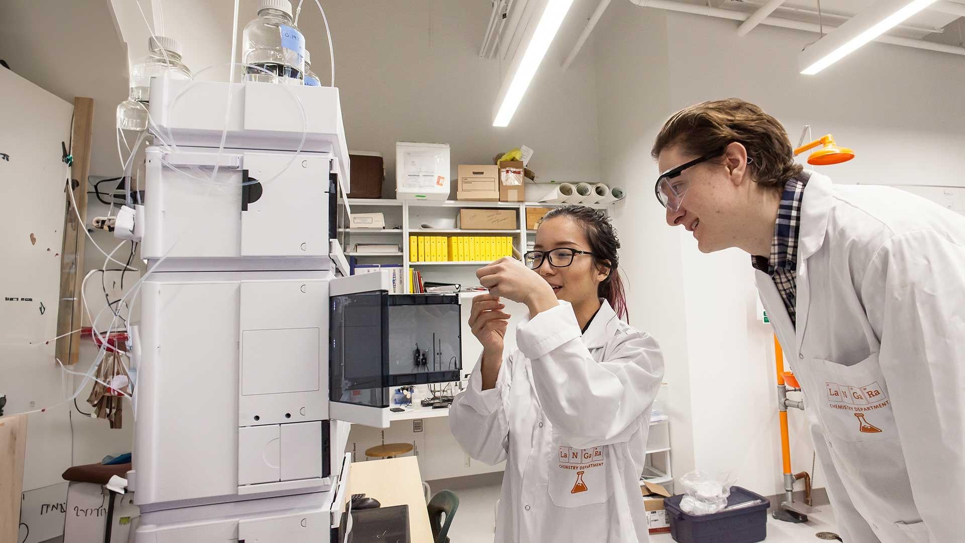 Students in Langara's laboratory are conducting research.