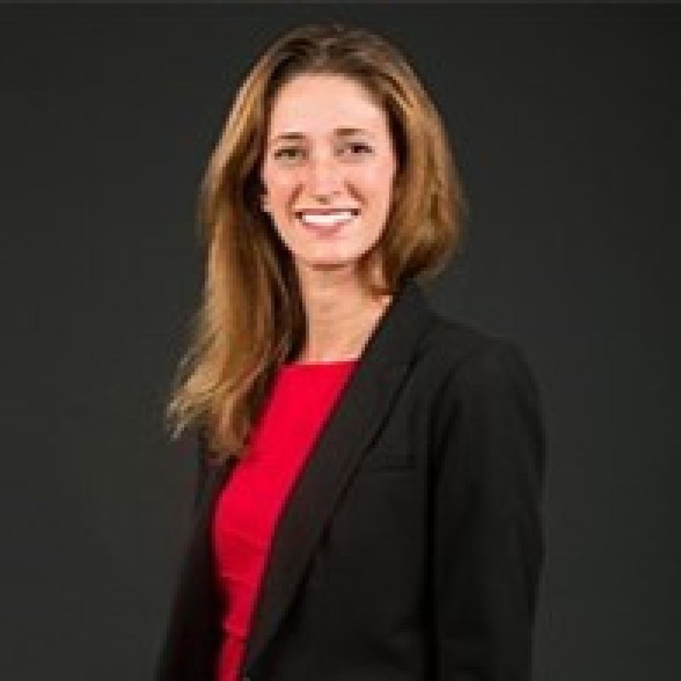 Headshot Laura Adams