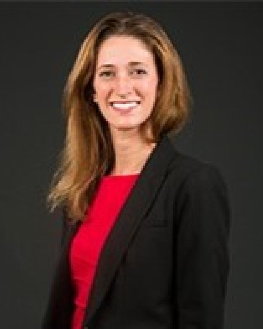 Headshot Laura Adams